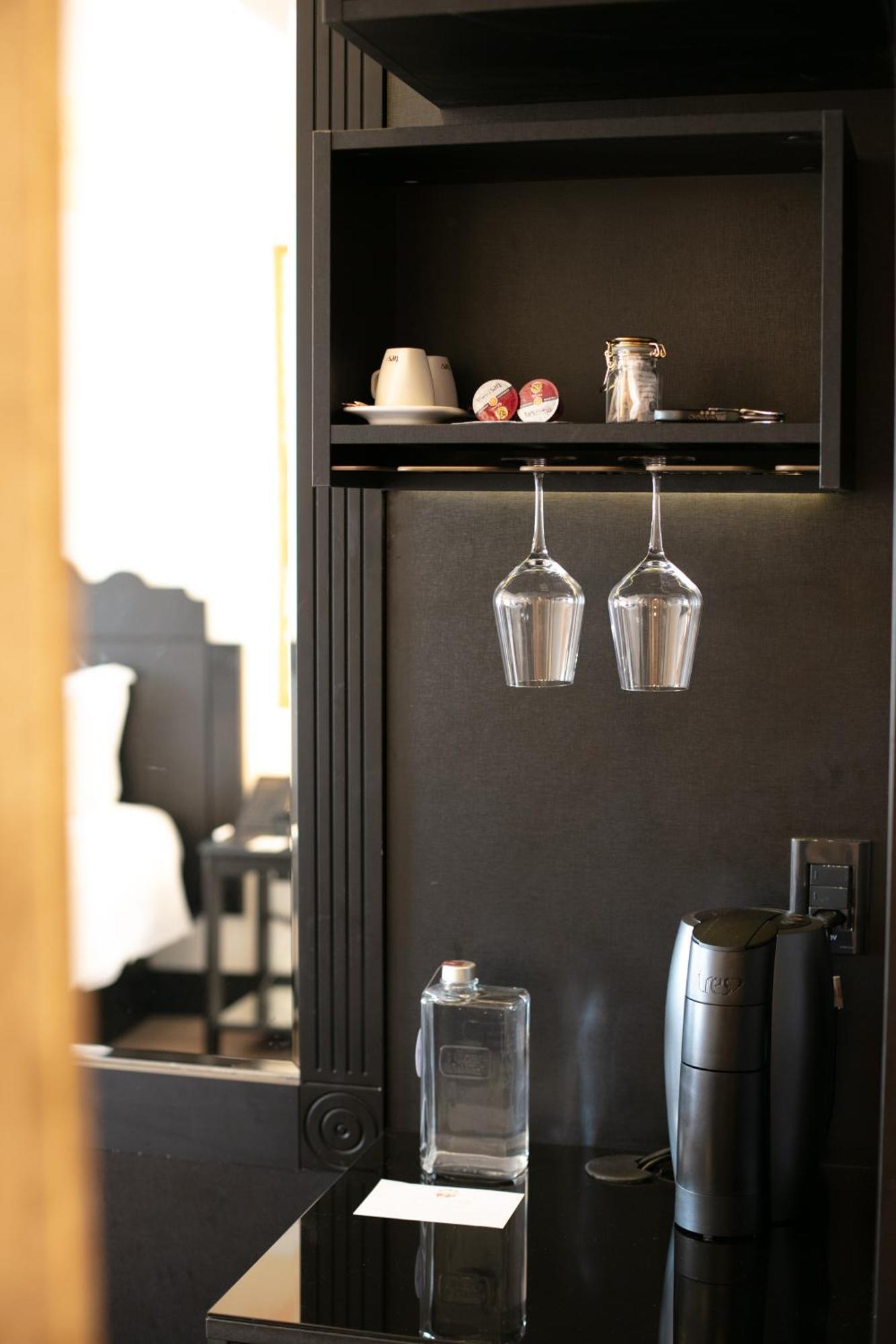 Spa Do Vinho Condominio Vitivinicola Bento Goncalves Exterior photo Wine glasses hanging from a wine rack