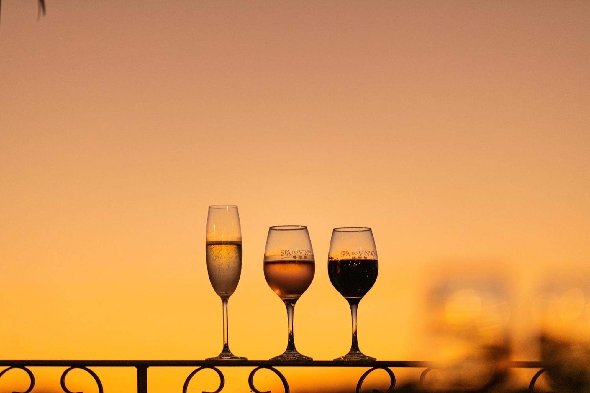 Spa Do Vinho Condominio Vitivinicola Bento Goncalves Exterior photo Glasses of sherry